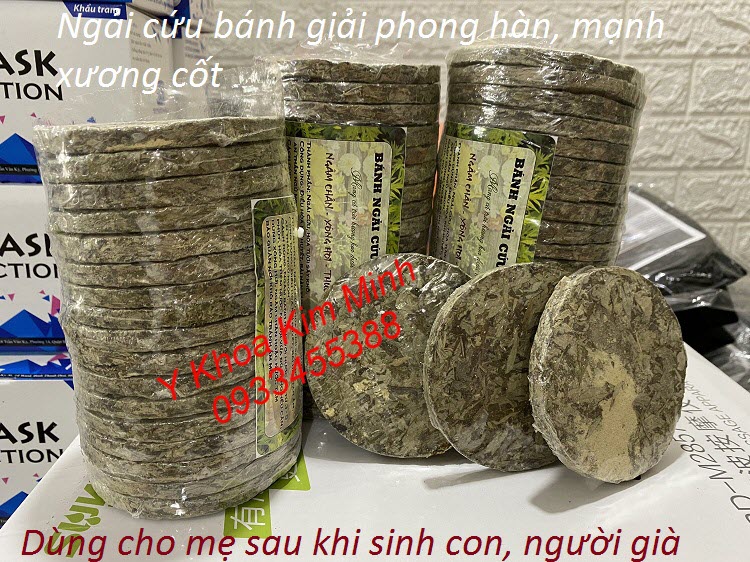 Ngải cứu đóng từng bánh dùng ngâm chân cho chị em phụ nữ sau khi sinh con