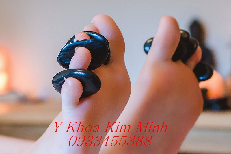 Đá nóng massage kẹp chân
