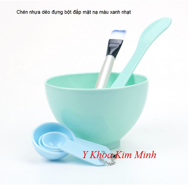 Chén nhựa dẻo màu xanh nhạt chứa bột làm mặt nạ spa - Y Khoa Kim Minh 0933455388