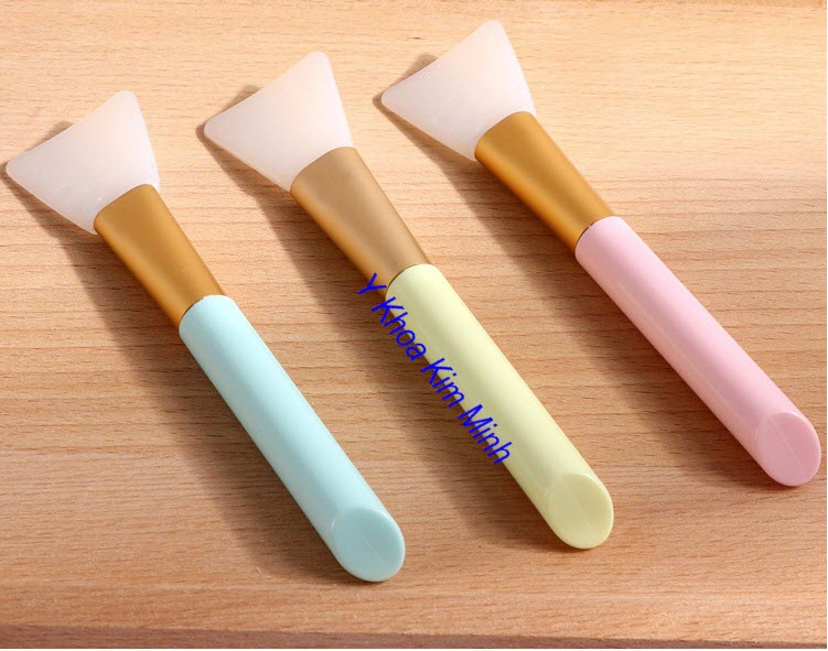 Co quet bot dap mat na bang silicon ban co 3cm - Y Khoa Kim Minh