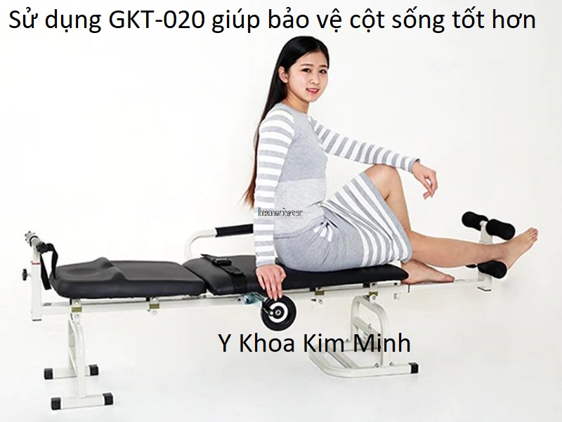 Sử dụng giường kéo giãn cột sống GKT-020 đơn giản, hiệu quả chữa đau cột sống nhanh hơn Giường kéo giãn cột sống, điều trị thoát vị đĩa đệm bán tại Tp.HCM - Y khoa Kim Minh
