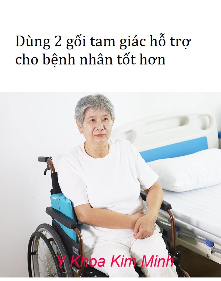 Gối tam giác còn sử dụng kê lưng trên xe lăn