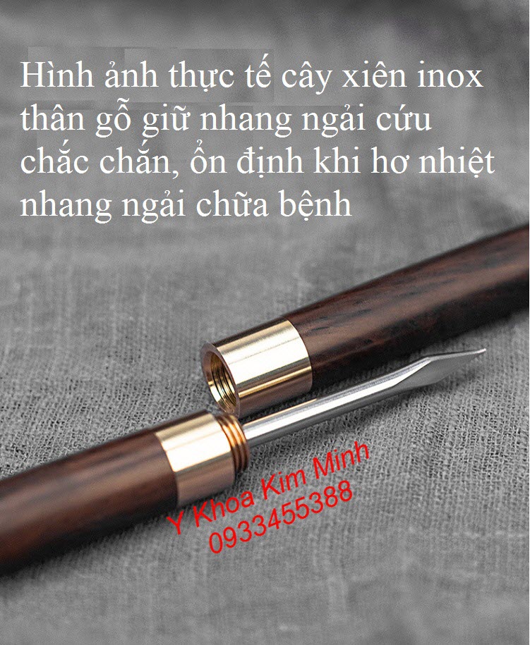 Hình ảnh cây xiên que giữ nhang ngải cứu khi hơ xông ngải cứu chữa bệnh - Y Khoa Kim Minh