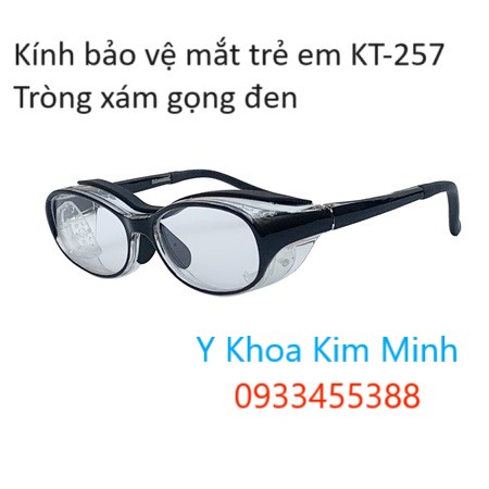Kính bảo vệ mắt của trẻ con tròng xám gọng đen KT-247