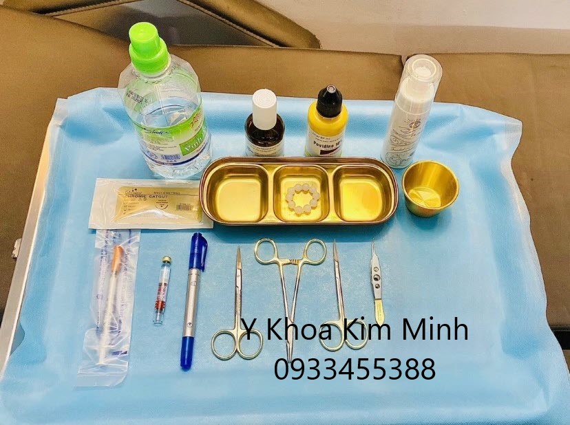 Khay inox 3 ngăn dùng đựng dụng cụ tiểu phẫu nam