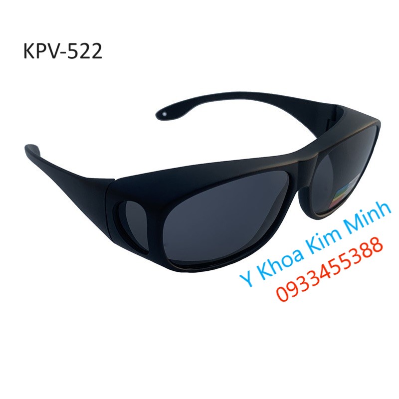 Gối úp mặt, kính bảo vệ mắt bệnh nhân sau phẫu thuật giác mạc