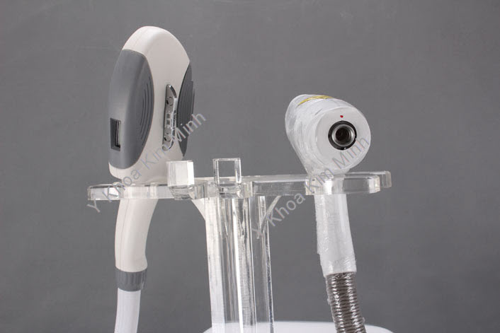 Ban tay cam lam viec may E light triet long Y Khoa Kim Minh