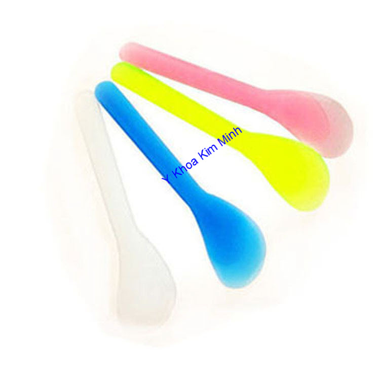 Ban muong nhua tan bot trot my pham Y Khoa Kim Minh