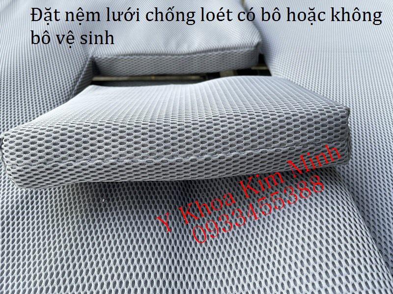 Nệm lưới nằm chống loét có bô vệ sinh