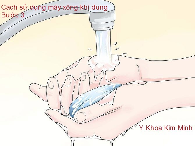 Nên rửa tay sạch bằng các loại dung dịch sát khuẩn hoặc xà phòng