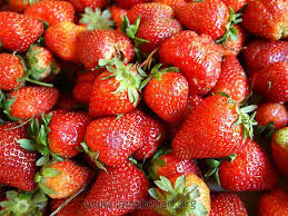 C&ocirc;ng dụng của tr&aacute;i d&acirc;u t&acirc;y l&agrave;m đẹp da