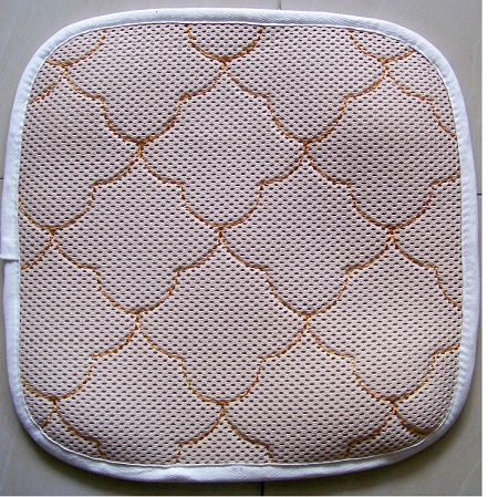 Nệm lưới chống lo&eacute;t tr&ecirc;n xe lăn y tế