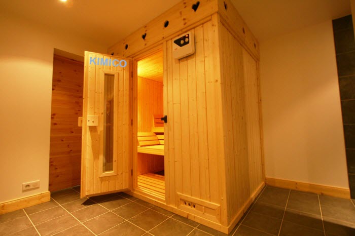 Ph&ograve;ng x&ocirc;ng massage sử dụng gỗ th&ocirc;ng