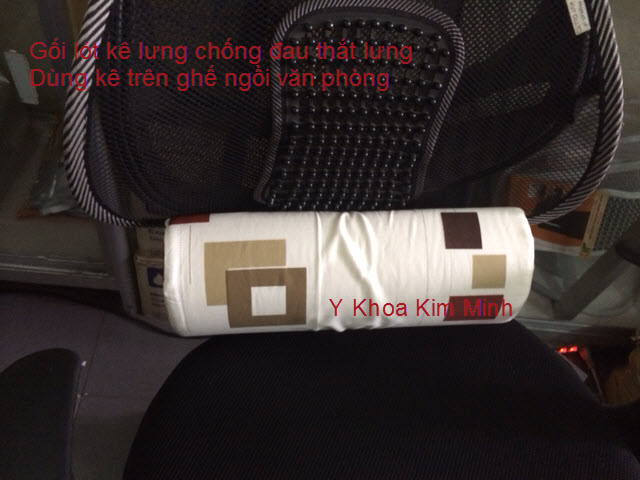 Gối l&oacute;t lưng gi&uacute;p giảm đau thắt lưng khi l&agrave;m việc văn ph&ograve;ng
